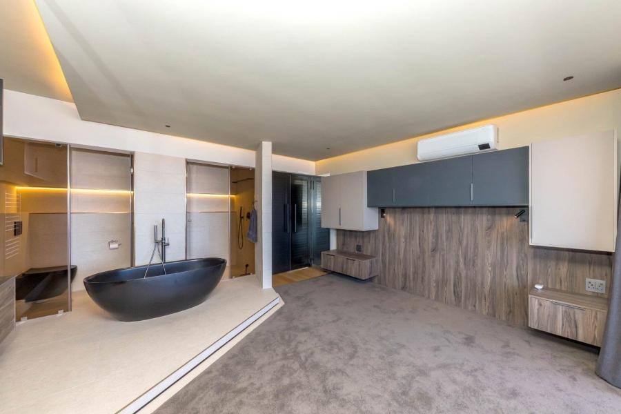 2 Bedroom Property for Sale in Sea Point Western Cape